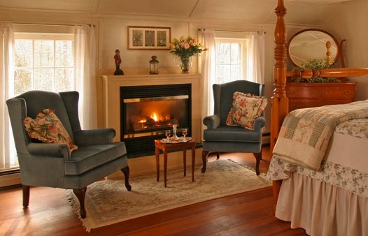 Vermont B and B for sale: Fox Creek Inn Bedroom with Fireplace